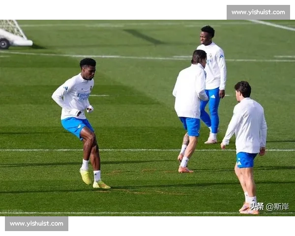 03年欧冠伯纳乌之夜皇马曼联巨星对决书写经典足球历史难忘篇章